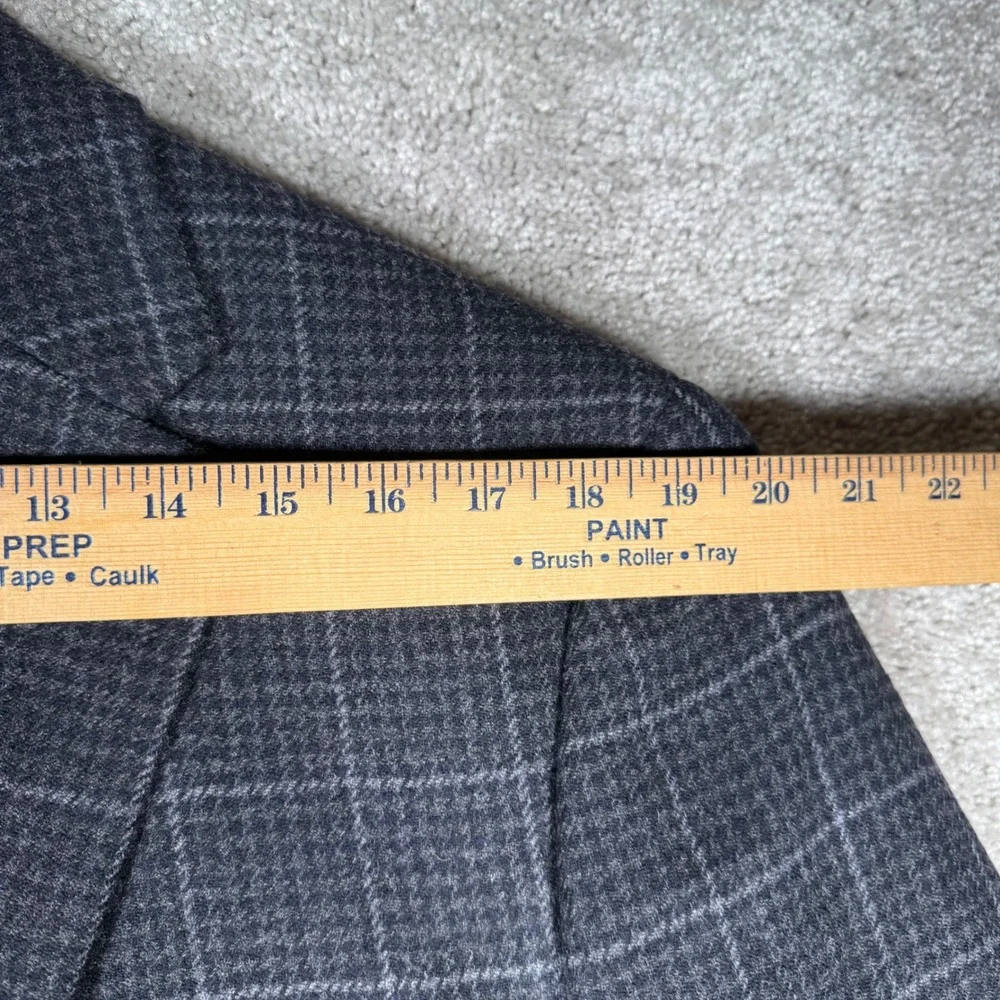 Jos A Bank 1905 Collection Tailored Fit Blazer Mens Gray Plaid Sport Coat 44S